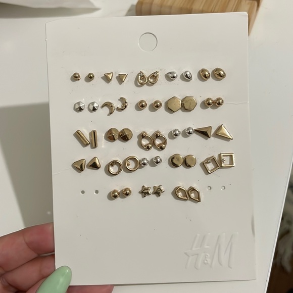 Earring Studs from H&M - Picture 1 of 2